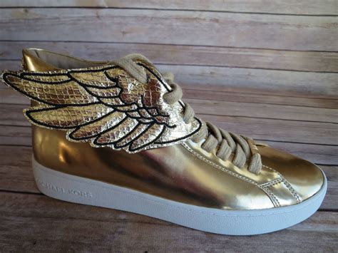 winged shoes greek mythology.